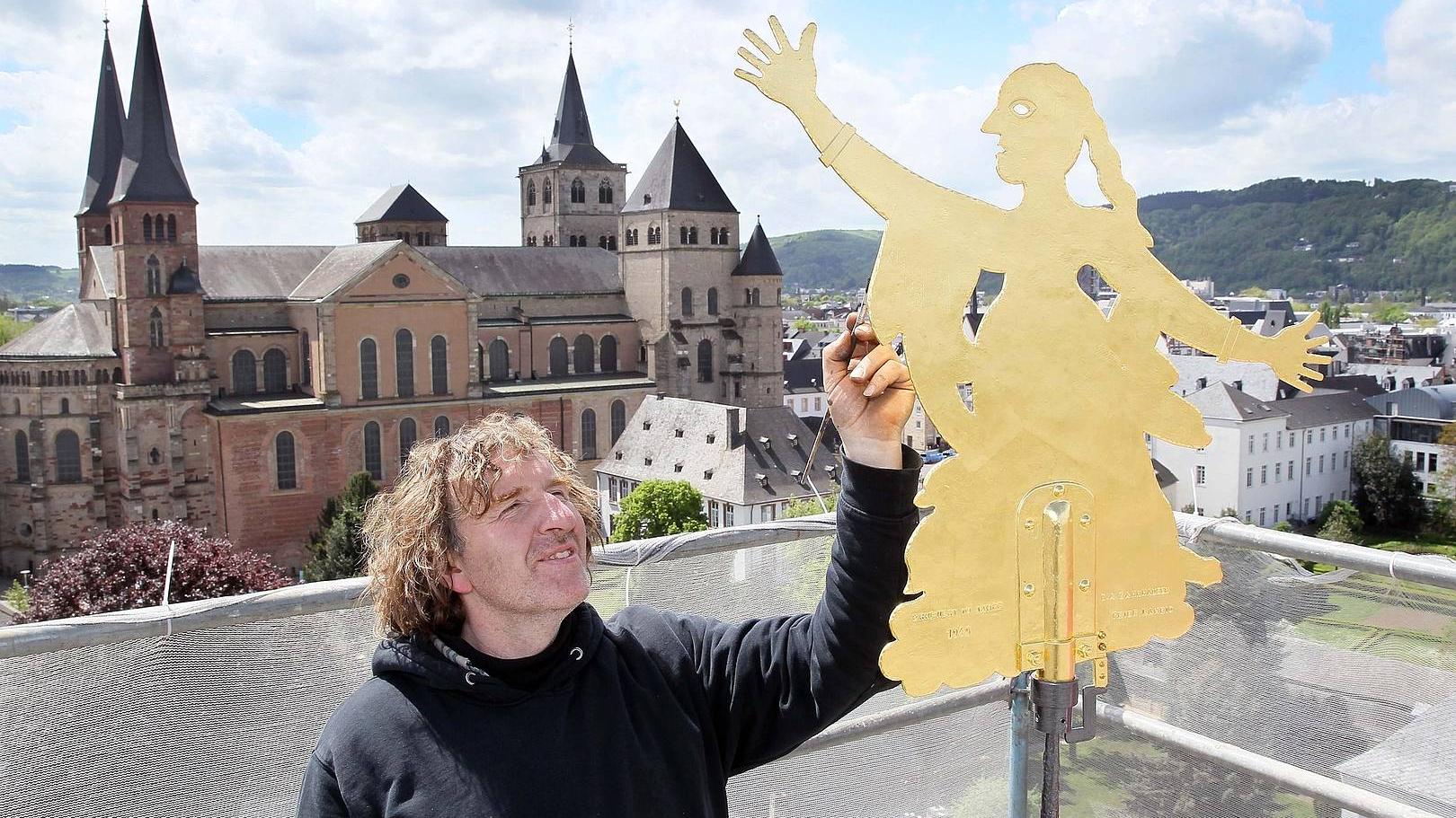 Wetterfahne der Welschnonnenkirche 'Goldenes Mädchen'