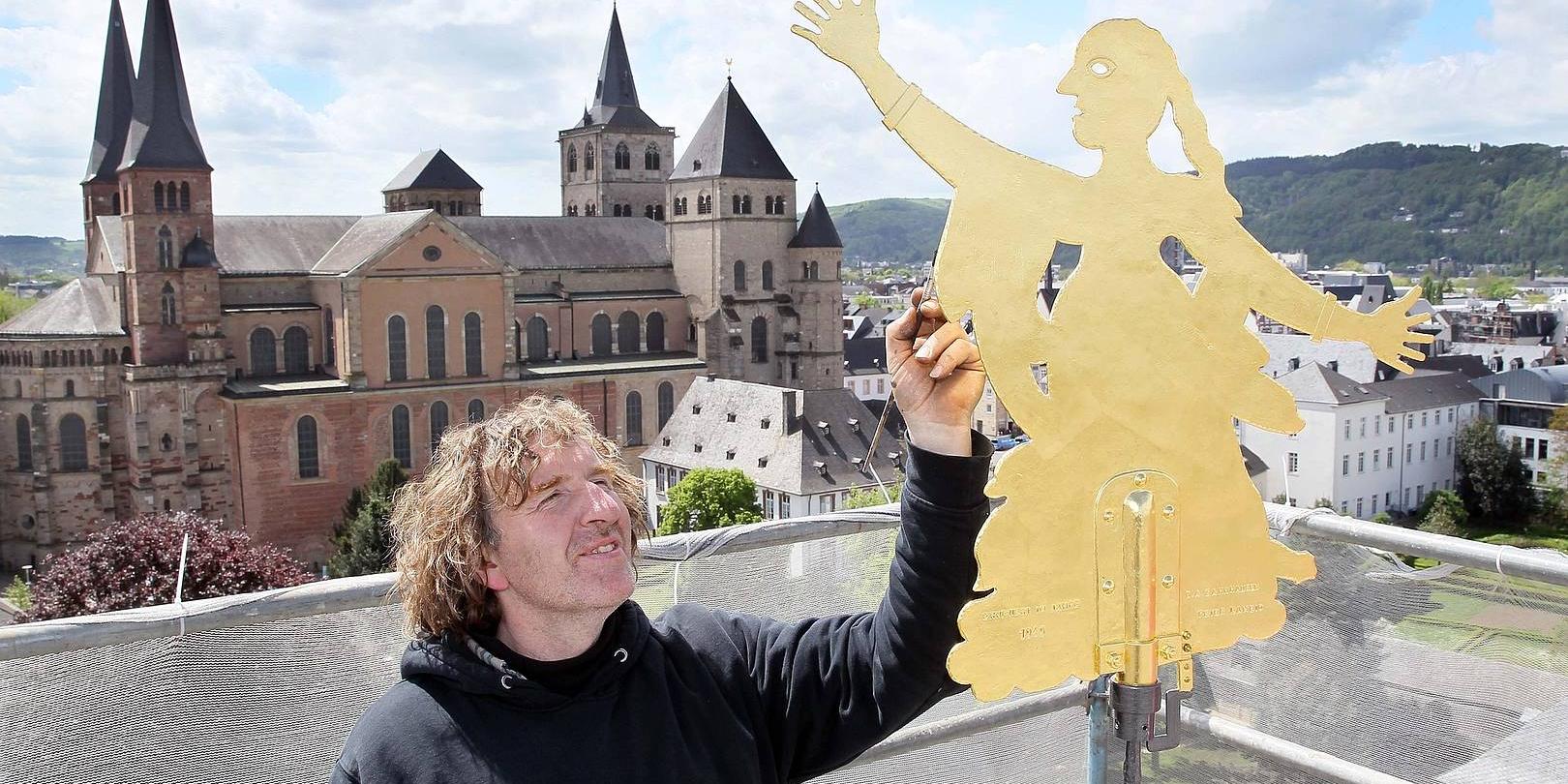 Wetterfahne der Welschnonnenkirche 'Goldenes Mädchen' (c) Welschnonnenkirche Wetterfahne der Welschnonnenkirche 'Goldenes Mädchen'