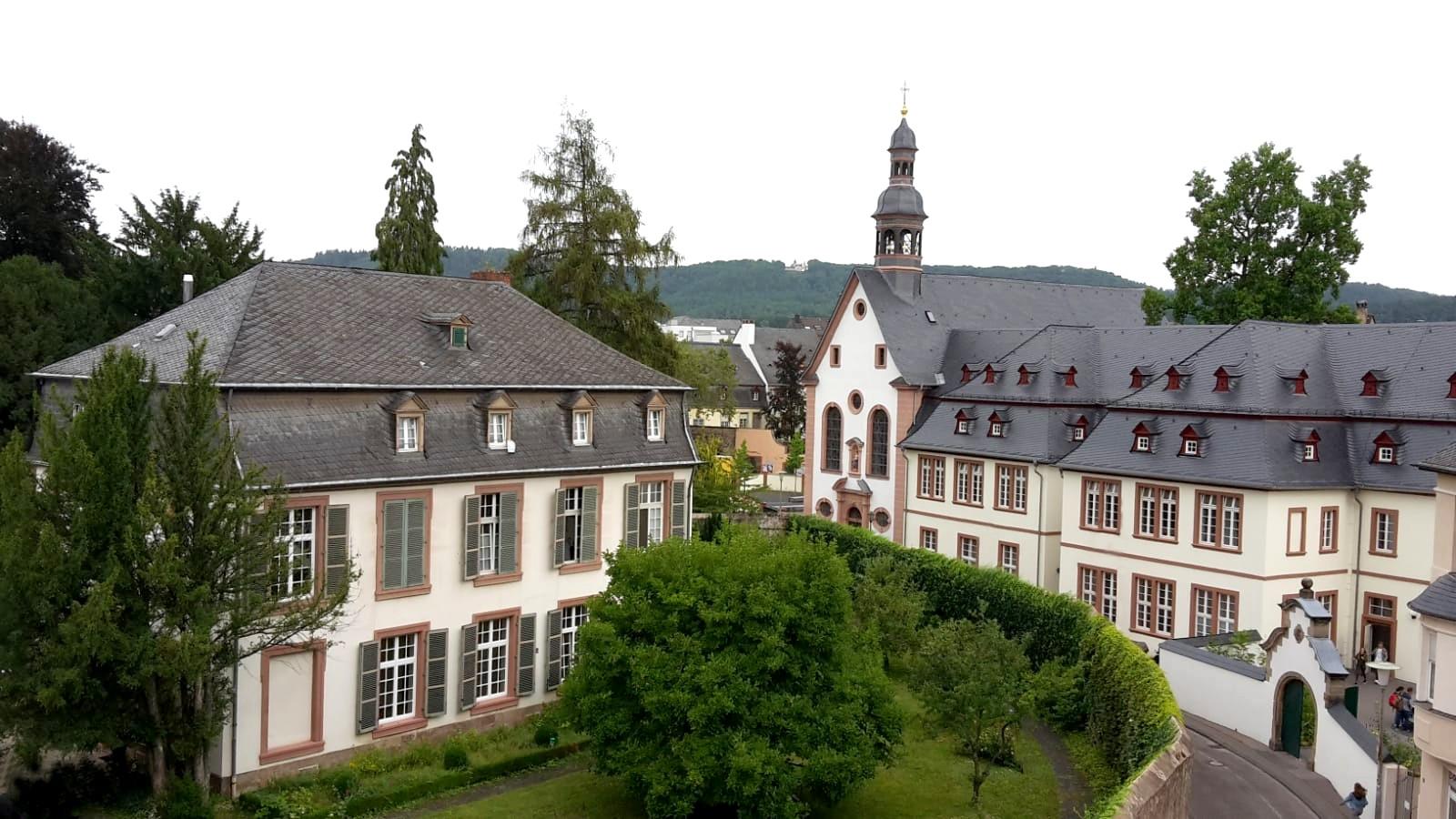 Welschnonnenkirche (links Kurie - rechts Welschnonnen-Kloster, heute AVG)